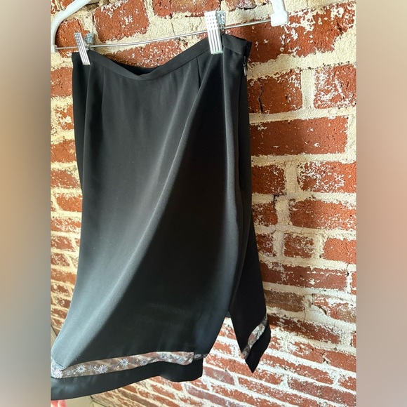 Y2K Freeport Studio Black Knee Length Skirt with Daisy Design at bottom - Picture 5 of 5